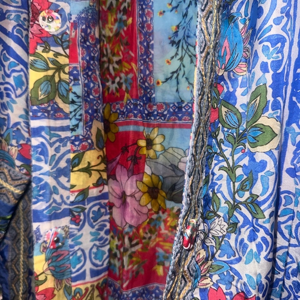 Colorful Floral Kimono Robe - Picture 4 of 9